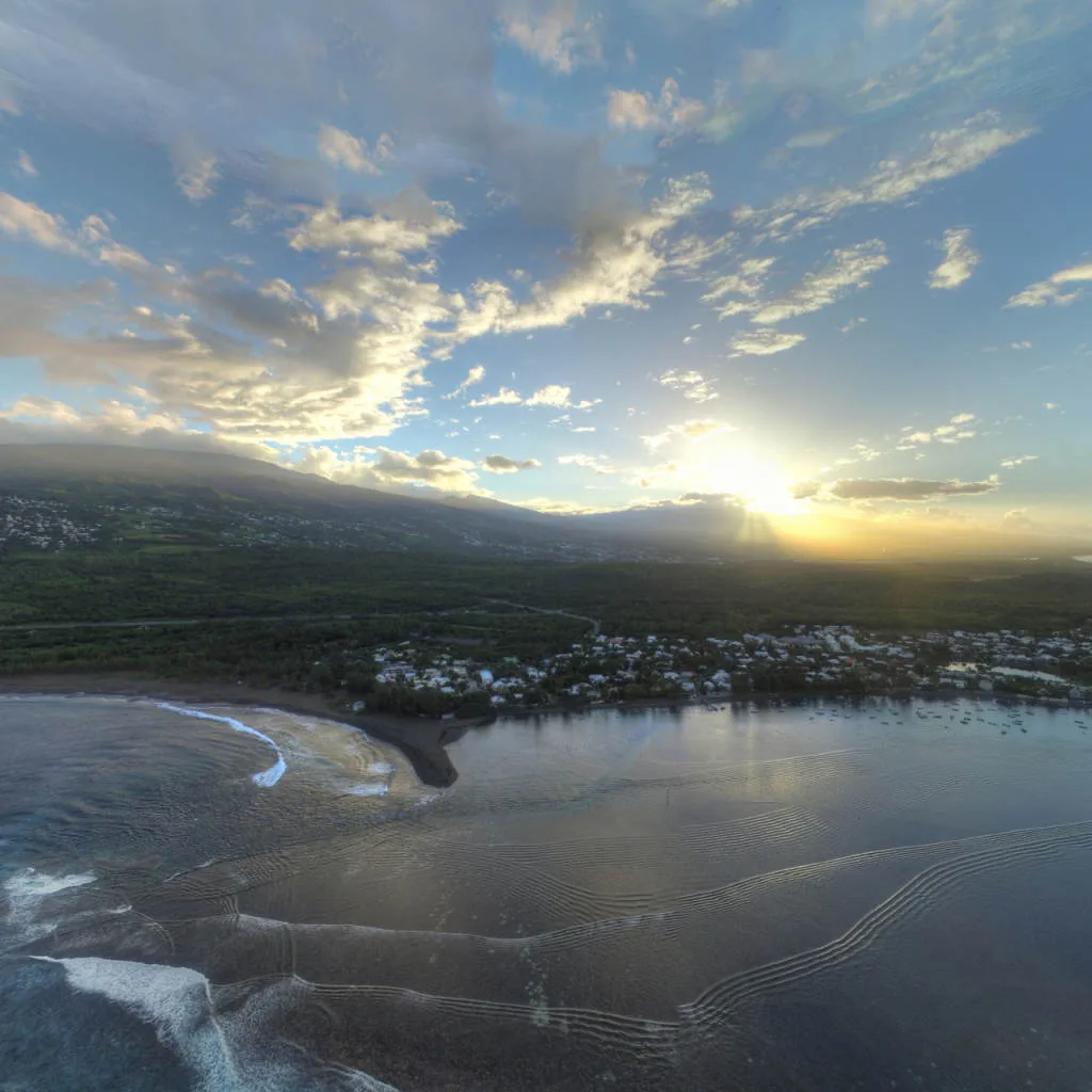 Vue du panorama : Lever de soleil au large
