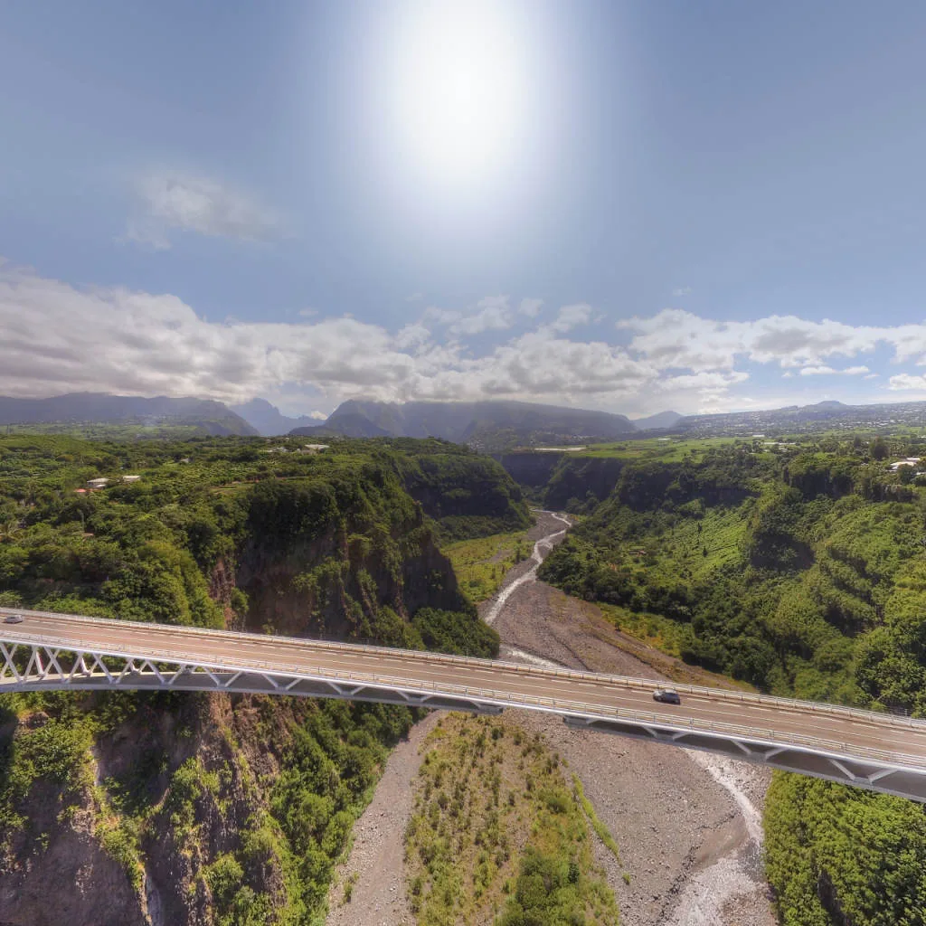 Vue du panorama : Le pont suspendu de l'Entre-Deux